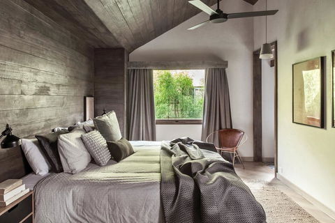 Hardwood House - Accommodation Main Beach 2