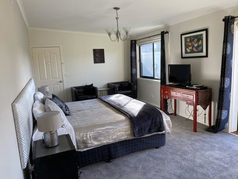 Harmony Bed & Breakfast - Accommodation Main Beach 2