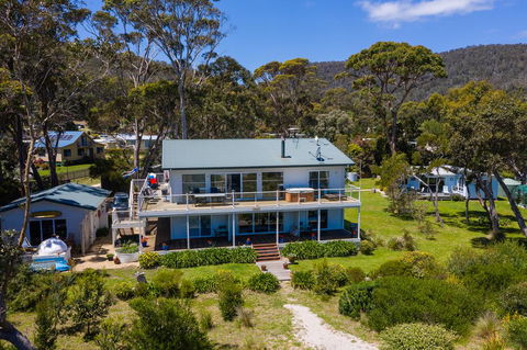 Harpers On The Beach - Accommodation Main Beach 2