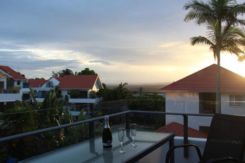 Haven On Noosa Hill - Sunset Views, Pools, Spa - Accommodation Main Beach 2
