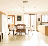 Hawthorn Holiday House - Accommodation Main Beach