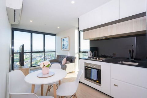 Heart Of Crown By Ready Set Host - Accommodation Main Beach 0