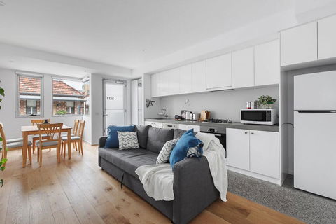 Heart Of Windsor Apartment By Ready Set Host - Accommodation Main Beach 0