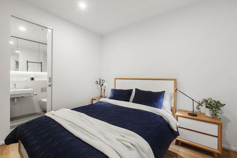Heart Of Windsor Apartment By Ready Set Host - Accommodation Main Beach 1