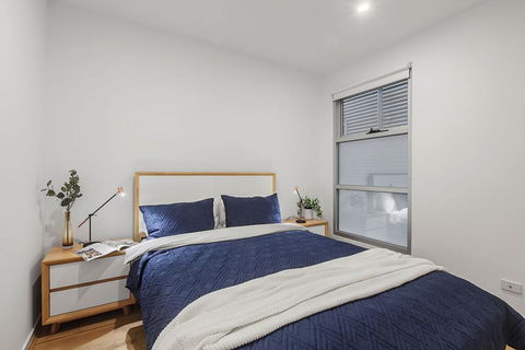 Heart Of Windsor Apartment By Ready Set Host - Accommodation Main Beach 2
