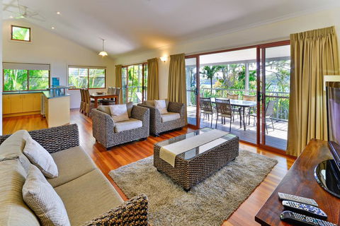 Heliconia Grove 9 - Accommodation Main Beach 2