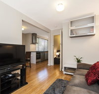 Hensman 01 - Accommodation Main Beach