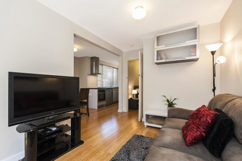 Hensman 01 - Accommodation Main Beach 0