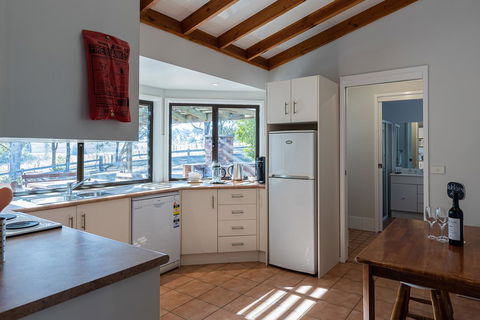 Hermitage Hideaway - Accommodation Main Beach 2