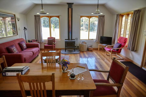 Herons Rise Vineyard Accommodation - Accommodation Main Beach 2