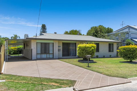 Hibiscus Holiday Home - Accommodation Main Beach 3