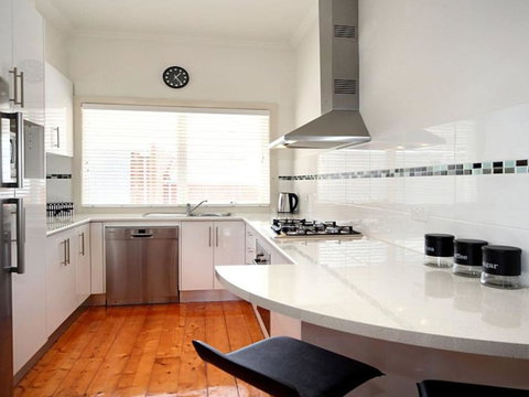 Hidden Gem In Cafe Strip! Chadstone + King Bed - Accommodation Main Beach 1