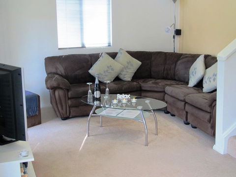 Hidden Grove Retreat - Accommodation Main Beach 1