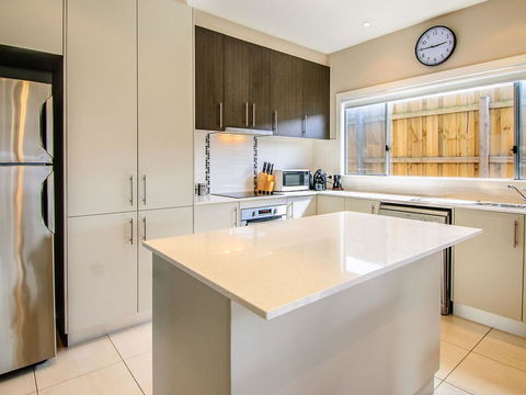 High Tide - Accommodation Main Beach 1