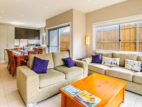 High Tide - Accommodation Main Beach 0