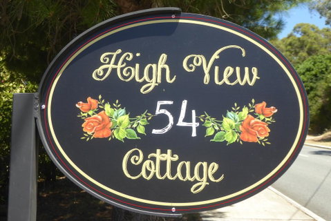High View Cottage - Accommodation Main Beach 1