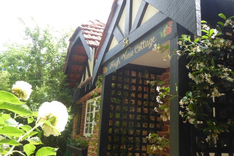 High View Cottage - Accommodation Main Beach 3