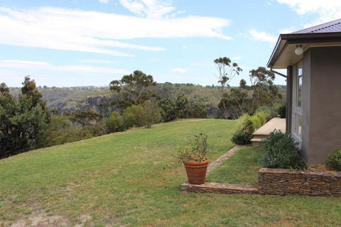 Highview - Accommodation Main Beach 1