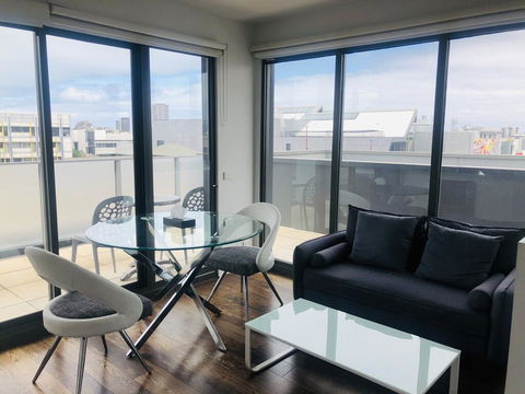 Hiigh Apartments - Accommodation Main Beach 0