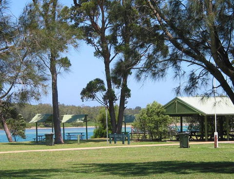 Hill Top Water And Bush Views - Accommodation Main Beach 2
