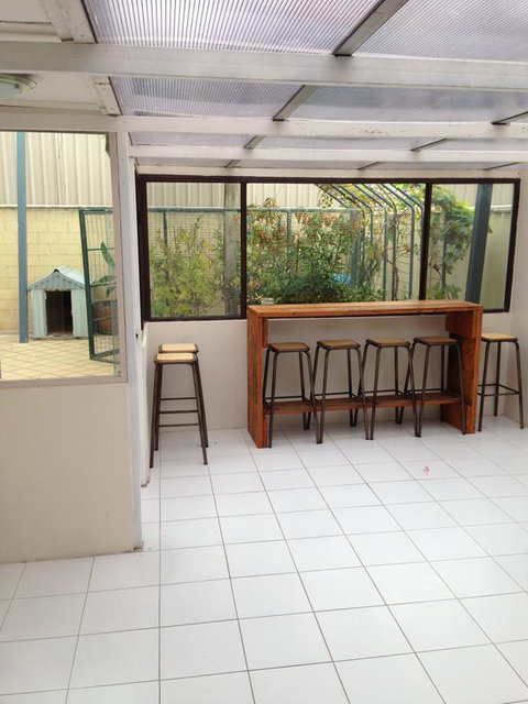 Hillarys Family Holiday Home - Accommodation Main Beach 1