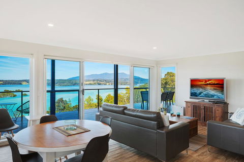 Hillcrest Views Of Wagonga - Accommodation Main Beach 1