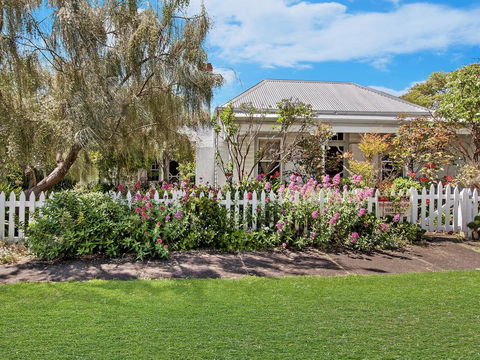 Hillingden - Accommodation Main Beach 3