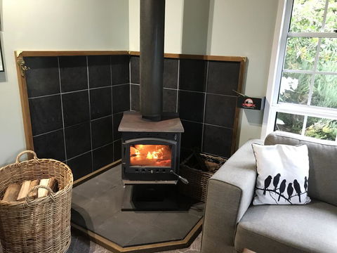 Hillside Bed And Breakfast - Accommodation Main Beach 1