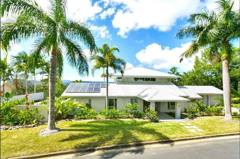 Hilltop Rainforest Retreat - Accommodation Main Beach 2