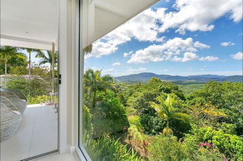 Hilltop Rainforest Retreat - Accommodation Main Beach 1