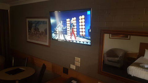 Hilltops Retreat Motor Inn - Accommodation Main Beach 0