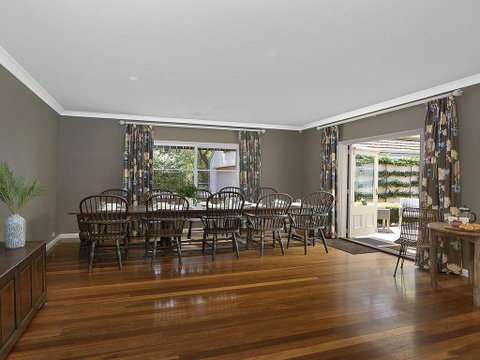 Hillview Cottage - Classic Country Comfort And Charm - Accommodation Main Beach 3