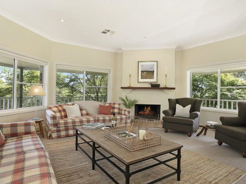 Hillview Cottage - Classic Country Comfort And Charm - Accommodation Main Beach 1
