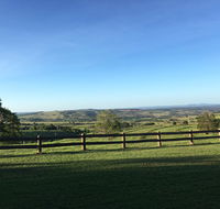 Hillview Cottages - Accommodation Main Beach