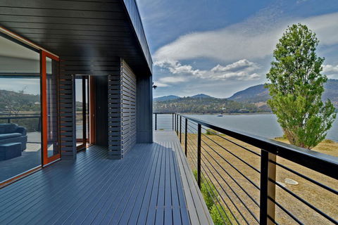 Hobart Waterfront Luxury Retreat - Accommodation Main Beach 0