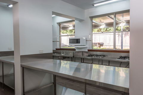 Hoey Moey Backpackers - Accommodation Main Beach 3