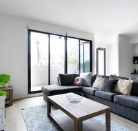 HOLIDAY HOME 3BR TOWNHOUSE with WIFI NEAR HIGHPOINT - Accommodation Main Beach