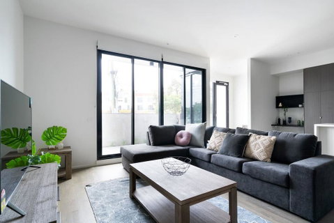 HOLIDAY HOME 3BR TOWNHOUSE With WIFI NEAR HIGHPOINT - Accommodation Main Beach 0