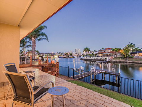 Holiday Home Amaroo - Accommodation Main Beach 0