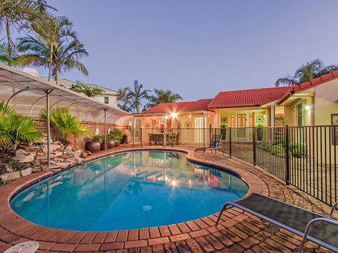 Holiday Home Amaroo - Accommodation Main Beach 3