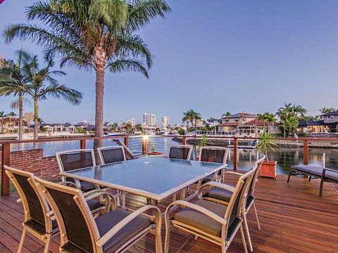Holiday Home Amaroo - Accommodation Main Beach 1