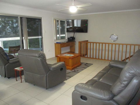 Holiday In Style - Hervey Bay - Accommodation Main Beach 3