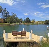 Holiday on the Water - Accommodation Main Beach