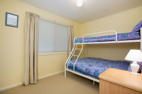 Holidays At Hollydene - Accommodation Main Beach 2