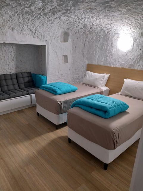 Holly Place - Accommodation Main Beach 0