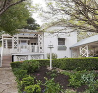 Hollyoak Cottage - delightful ducks and doileys - Accommodation Main Beach