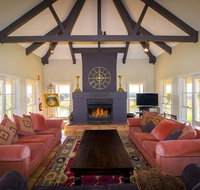 Holman Estate - Accommodation Main Beach