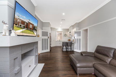 Home Away From Home - Accommodation Main Beach 3