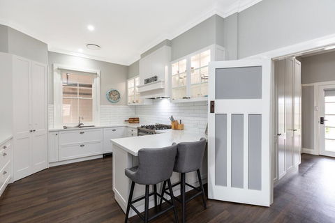 Home Away From Home - Accommodation Main Beach 2