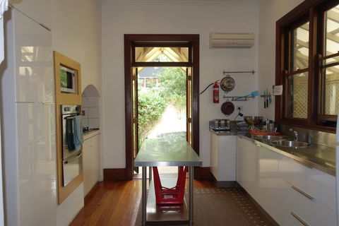 Home Central Perth - Accommodation Main Beach 1